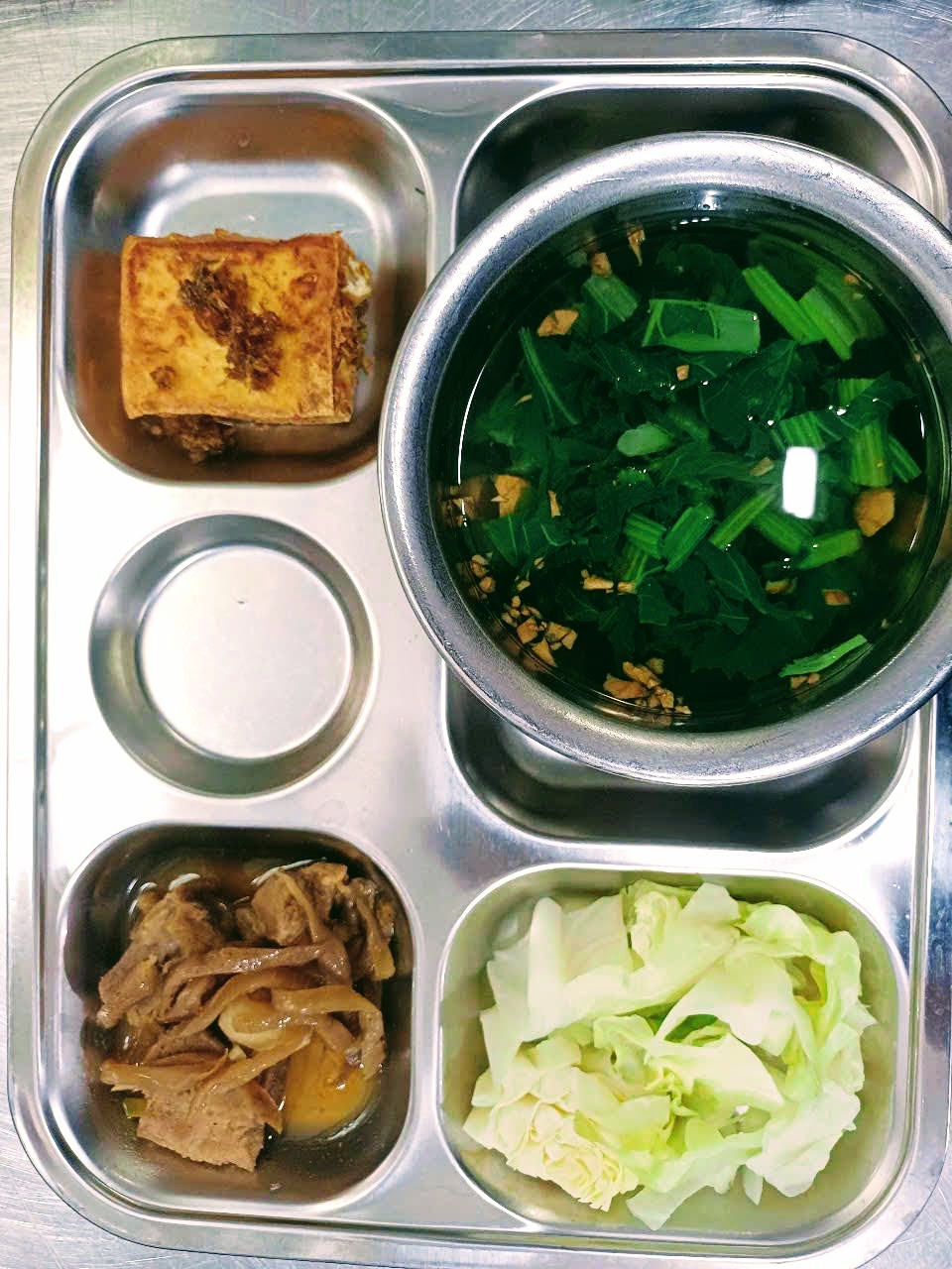 Cách Đảm Bảo Suất Ăn Công Nghiệp Luôn Đồng Đều
