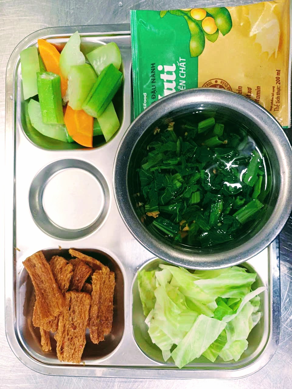Cách Đảm Bảo Suất Ăn Công Nghiệp Luôn Đồng Đều