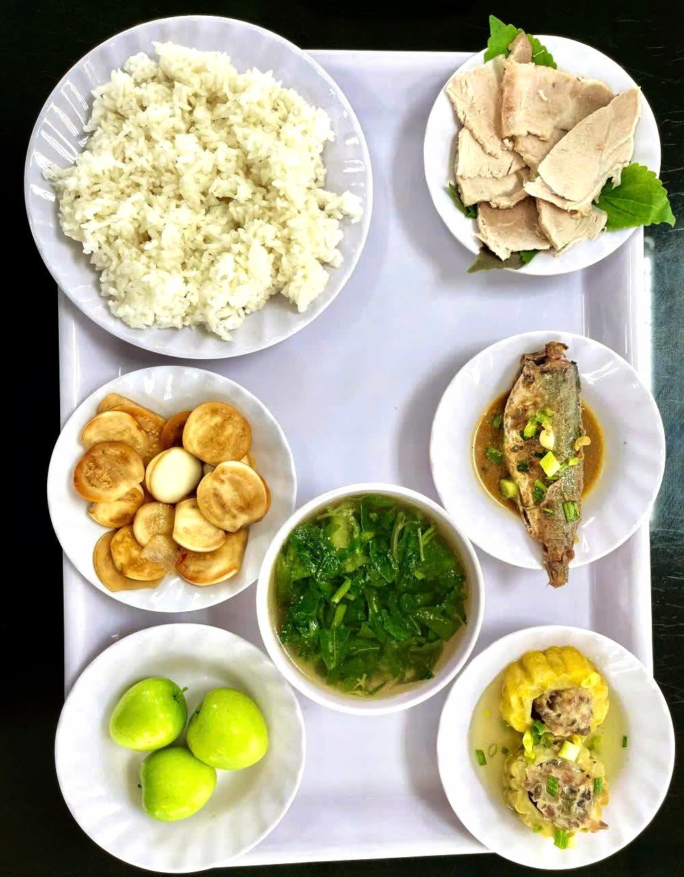 Suất ăn công nghiệp là gì? Thực đơn & Báo giá