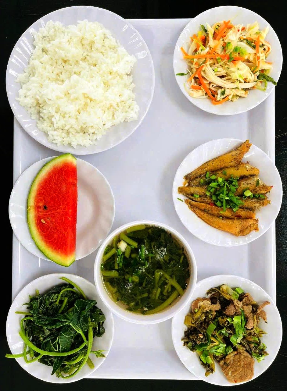 Suất ăn công nghiệp là gì? Thực đơn & Báo giá