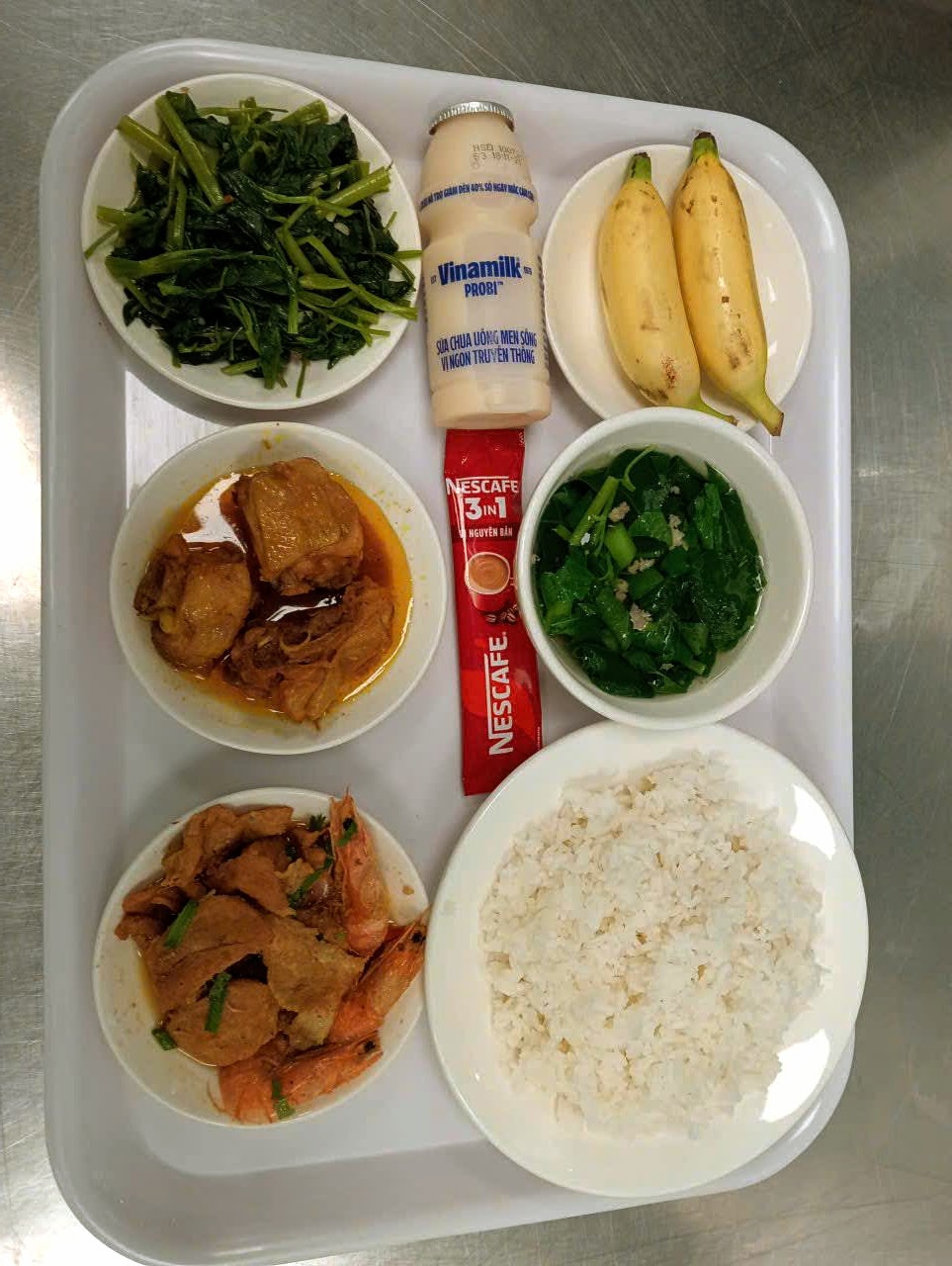 Suất ăn công nghiệp là gì? Thực đơn & Báo giá