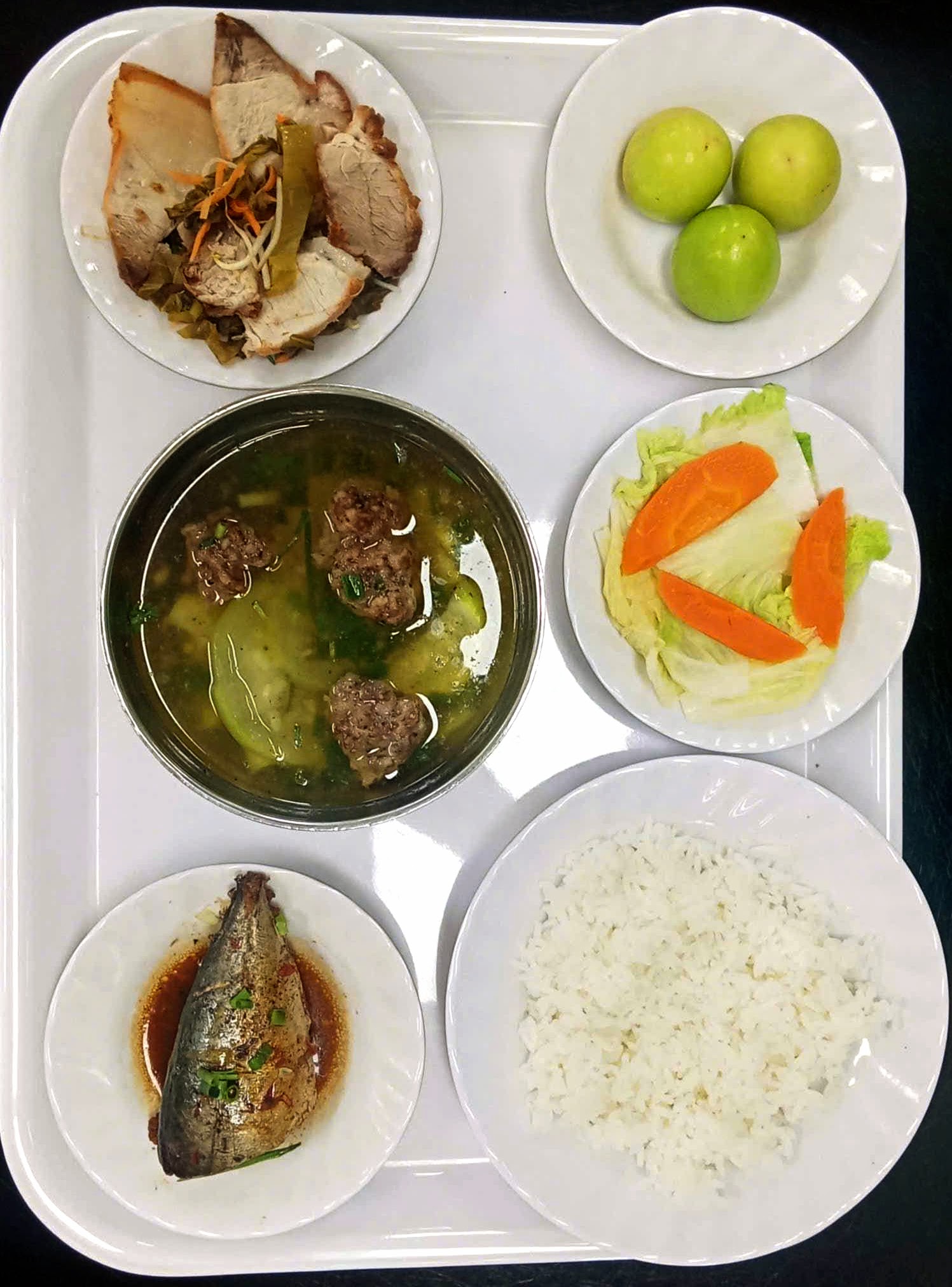 Suất ăn công nghiệp là gì? Thực đơn & Báo giá