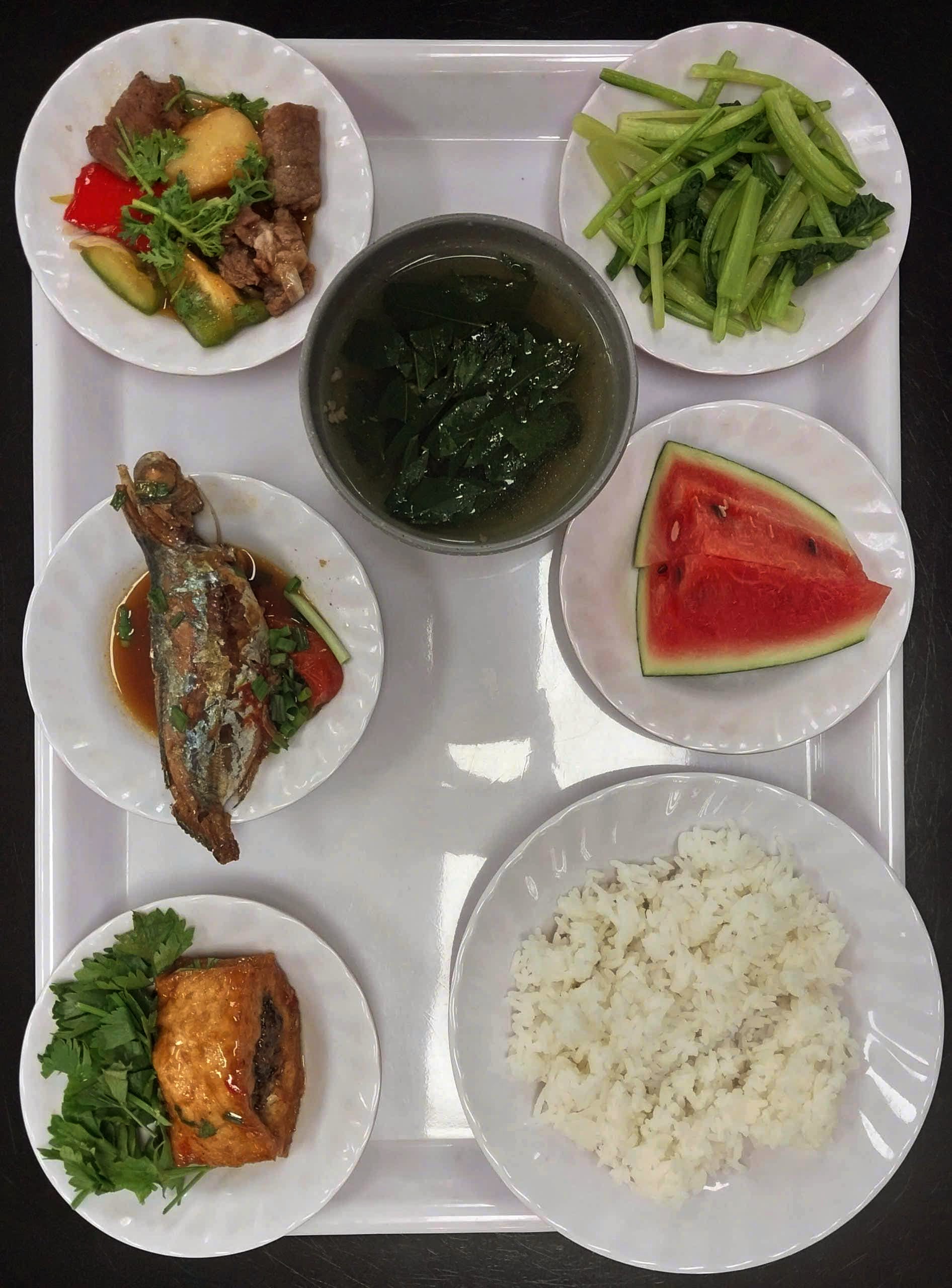 Suất ăn công nghiệp là gì? Thực đơn & Báo giá